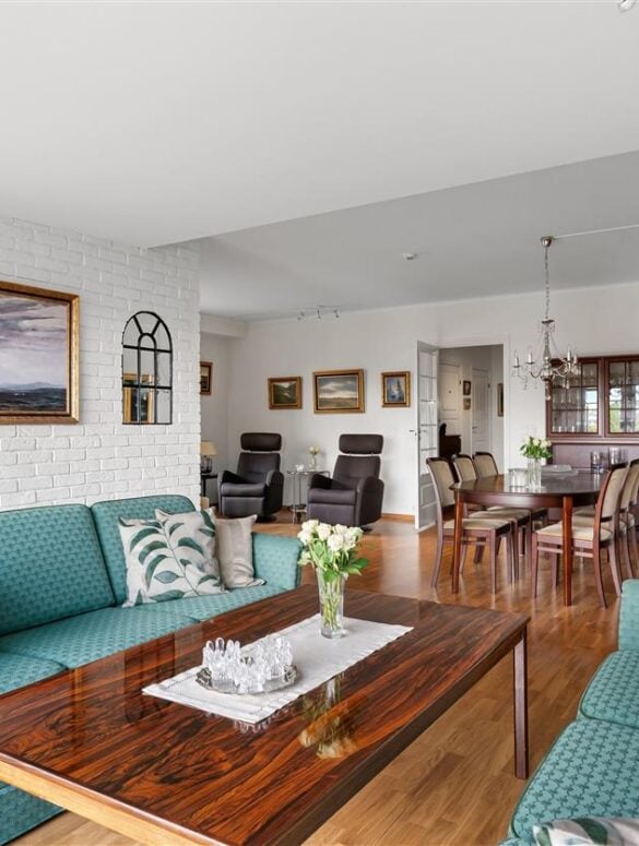 Helline.fr is a distinctive lifestyle brand that brings together women’s fashion and home décor in one inspiring online destination. Known for its elegant style and attention to detail, Helline offers products designed to enhance both your wardrobe and your living space.