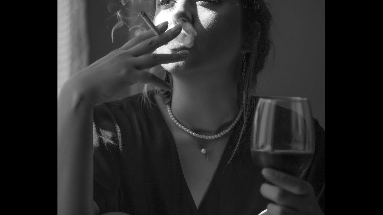 Mentre il mondo si sposta verso stili di vita più sani e scelte più attente all'ambiente, l'industria del tabacco si sta evolvendo per soddisfare le nuove esigenze dei consumatori. Un marchio in prima linea in questa trasformazione è IQOS, un'alternativa senza fumo alle sigarette tradizionali che offre un nuovo modo di gustare il tabacco senza gli effetti nocivi della combustione. Sviluppato da Philip Morris International, IQOS ha guadagnato una popolarità diffusa in Italia e nel mondo per la sua tecnologia innovativa e il potenziale di ridurre i rischi associati al fumo.