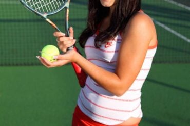 Sporti.pl to polski sklep internetowy stworzony z myślą o osobach kochających ruch – niezależnie od tego, czy oznacza to jazdę na rowerze co weekend, trening na siłowni, wycieczki górskie, czy po prostu chęć aktywnego życia. Chociaż sklep oferuje produkty do wielu dyscyplin sportowych, jego najsilniejszą stroną jest kompleksowy sklep rowerowy online z szerokim wyborem rowerów, części, akcesoriów i odzieży kolarskiej. Od początkujących do doświadczonych kolarzy i entuzjastów outdooru, Sporti.pl pozycjonuje się jako praktyczne miejsce, w którym można się wyposażyć, ulepszyć sprzęt i być gotowym na każdą porę roku.