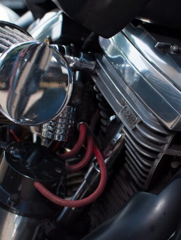 En matière de luxe, de performance et de confort dans les véhicules modernes, les systèmes de suspension pneumatique sont devenus la référence absolue. Offrant une qualité de conduite supérieure, des performances adaptatives et une maniabilité améliorée, la technologie de suspension pneumatique se retrouve dans de nombreuses voitures, SUV et camions haut de gamme. Cependant, comme tout système complexe, les composants de la suspension pneumatique peuvent s'user avec le temps et nécessiter un entretien ou un remplacement. C'est là qu'Aerosus, une marque française leader spécialisée dans les pièces de suspension pneumatique, entre en jeu.