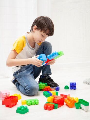 At Bargain Fox, we believe that shopping smart doesn’t have to come at the cost of quality, sustainability, or customer satisfaction. Our business model is designed to offer great deals while prioritizing environmental impact and ensuring every customer has an exceptional experience. But how exactly does Bargain Fox work? Let’s dive deeper into the core values that make our brand unique and the driving forces behind our operations.