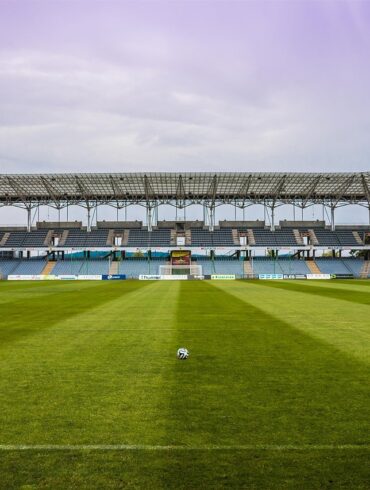 Football isn’t just a game; it’s a way of life. For Tottenham Hotspur fans, the iconic stadium in north London is more than just a venue—it’s a temple of passion, history, and world-class experiences. Now, with the exclusive Behind the Scenes tour, fans and visitors alike can experience the magic of Tottenham Hotspur Stadium like never before. This self-guided, 90-minute immersive journey offers unprecedented access to the heart of the club’s operations, letting you walk in the footsteps of your footballing heroes. It’s a must-do for Spurs supporters, NFL enthusiasts, and anyone curious about one of the most technologically advanced stadiums in the world.