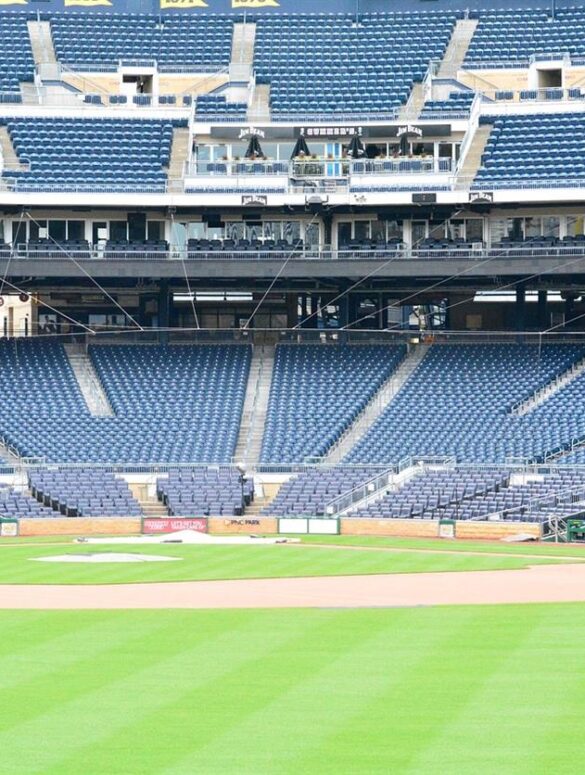 For many UK travellers, visiting New York means hitting up the big sights—Times Square, Central Park, the Statue of Liberty. But increasingly, there’s another experience edging its way onto the must-do list: a New York Yankees game at the legendary Yankee Stadium. Even if you’re not a lifelong baseball fan, the Yankees have made their home games surprisingly welcoming. They’ve built a system that isn’t just about the sport—it’s about crafting a day out that suits you, whether you’re on a solo city break, wrangling kids, or planning a once-in-a-lifetime treat.