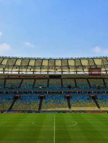 Tottenham Hotspur Stadium is more than just a venue; it’s a world-class destination that captures the excitement and drama of sport and entertainment on a grand scale. Nestled in the heart of north London, this iconic stadium has become a symbol of modern design and innovation. Now, with the Step into the Spotlight tour, visitors have the unique opportunity to uncover the secrets of this state-of-the-art arena. Whether you’re a die-hard Spurs fan, an NFL enthusiast, or simply curious about one of the world’s most advanced stadiums, this tour invites you to step into the limelight and explore the heart of the action.
