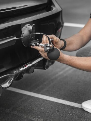 Lorsqu'il s'agit de maintenir le confort, les performances et la sécurité de votre véhicule, peu de systèmes sont aussi essentiels que la suspension pneumatique. Que vous conduisiez une berline de luxe, un SUV ou un véhicule hautes performances, les composants de suspension pneumatique jouent un rôle essentiel pour assurer une conduite en douceur, une maniabilité supérieure et un contrôle optimal du véhicule. C'est là qu'Aerosus entre en jeu. Connue pour sa gamme exceptionnelle de pièces et de solutions de suspension pneumatique de haute qualité, Aerosus est devenue la marque de confiance des passionnés d'automobile et des professionnels, notamment en France et dans toute l'Europe. Mais qu'est-ce qui fait exactement d'Aerosus la marque de référence pour les produits de suspension pneumatique haut de gamme ? Explorons pourquoi cette entreprise innovante est leader du marché et pourquoi tant de conducteurs choisissent Aerosus pour leurs besoins en suspension pneumatique.