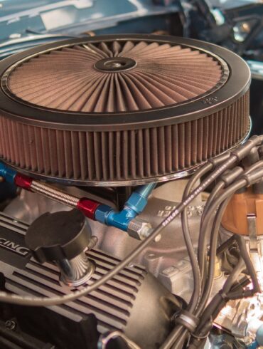 Dans le monde de la technologie automobile, peu d'innovations ont eu un impact aussi important sur le confort de conduite et les performances que les systèmes de suspension pneumatique. Ces systèmes, qui utilisent des ressorts pneumatiques au lieu des ressorts hélicoïdaux métalliques traditionnels, offrent une conduite plus douce et plus contrôlée tout en permettant des hauteurs de caisse réglables et une meilleure maniabilité. Aerosus, une marque française connue pour ses composants de suspension pneumatique de haute qualité qui s'adressent à une large gamme de véhicules, est à la pointe de la révolution du confort des véhicules.