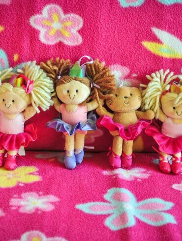 Dans le monde numérique d’aujourd’hui, il est facile de se perdre dans l’écran, que ce soit pour le travail, le divertissement ou la socialisation. Mais que se passerait-il s’il existait un moyen d’échapper aux heures interminables passées sur les appareils et de s’engager dans quelque chose d’aussi gratifiant, mais beaucoup plus créatif et pratique ? Découvrez le Welcome Pack du Club Creo, l’antidote parfait à la fatigue des écrans et une passerelle vers des possibilités créatives infinies. Chez Club Creo, nous croyons au pouvoir de la créativité pour apporter de la joie, soulager le stress et stimuler l’imagination. Notre Welcome Pack est conçu pour vous aider à vous libérer de l’emprise de la technologie et à vous immerger dans le monde de l’artisanat et de l’expression artistique. Avec des matériaux soigneusement sélectionnés qui promettent des heures de plaisir, il est temps d’éteindre les écrans et de redécouvrir les joies simples de la création manuelle.