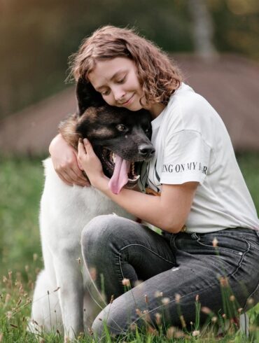 En tant que propriétaires d'animaux, nous savons à quel point il est important de rester en contact avec nos amis à quatre pattes, même lorsque nous ne sommes pas à la maison. Qu'il s'agisse de garantir leur sécurité, de les réconforter lorsqu'ils se sentent anxieux ou simplement de suivre leur journée, le lien que nous partageons avec nos animaux de compagnie est quelque chose que nous voulons entretenir, quelle que soit la distance. C'est là qu'intervient Furbo, la caméra interactive pour animaux de compagnie qui transforme la façon dont nous prenons soin de nos animaux de compagnie, même lorsque nous sommes à des kilomètres. Avec ses fonctionnalités innovantes telles qu'un distributeur de friandises intégré, le streaming vidéo en temps réel et la communication bidirectionnelle, Furbo ouvre la voie à l'avenir des soins pour animaux de compagnie.