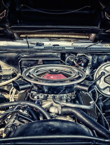 Dans le monde en constante évolution de l’ingénierie automobile, où les performances, le confort et la sécurité sont primordiaux, le système de suspension est l’un des éléments les plus cruciaux de la conception d’un véhicule. Traditionnellement, les suspensions de voiture étaient principalement axées sur l’équilibre entre le confort de conduite et la maniabilité. Cependant, grâce aux progrès technologiques, les systèmes de suspension pneumatique ont révolutionné la façon dont les véhicules gèrent les différents terrains, les conditions de conduite et le confort des passagers. À la tête de cette charge, Aerosus, une marque française spécialisée dans les composants de suspension pneumatique, a un impact significatif sur l’avenir de la suspension automobile, en particulier pour les véhicules de luxe.