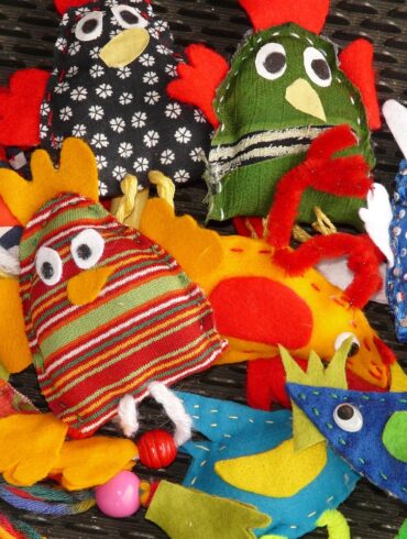 Dans un monde où le temps passé devant un écran accapare souvent nos heures libres, il est temps de redécouvrir la joie de la créativité pratique. Club Creo est là pour vous aider à libérer votre potentiel créatif avec notre pâte à modeler Silk Clay et une variété d'autres matériaux de bricolage amusants et innovants. Que vous soyez débutant ou expérimenté, nos kits sont conçus pour inspirer et soutenir votre parcours artistique. Chez Club Creo, nous croyons au pouvoir de l'expression créative comme moyen de se détendre, de se relaxer et, surtout, de s'amuser. Notre mission est de vous fournir les meilleurs outils pour laisser libre cours à votre imagination, et nous avons soigneusement sélectionné une collection de matériaux qui conviennent aussi bien aux débutants qu'aux artistes chevronnés.