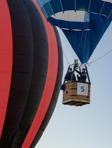 In a world where adventure and luxury are often sought but seldom combined, Virgin Balloon Flights stands as a beacon of exhilaration and elegance. Offering a unique blend of thrill and tranquility, these airborne journeys provide panoramic views that redefine the very concept of sightseeing. As the UK’s leading provider of hot air balloon rides, Virgin Balloon Flights invites you to elevate your adventure and discover the breathtaking beauty of the British landscape from a whole new perspective.
