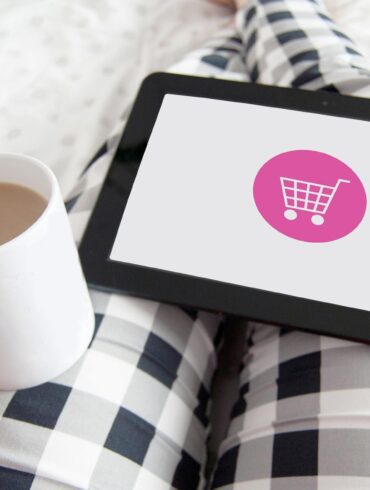 Zakupy online często obiecują wygodę, jednak wiele platform wciąż wymaga przeskakiwania między kartami, porównywania zasad dostawy i kwestionowania wiarygodności sprzedawcy. ERLI podchodzi do tego inaczej. Zamiast zawężać swoją działalność do jednej niszy, łączy artykuły gospodarstwa domowego, elektronikę, modę, artykuły pierwszej potrzeby z supermarketu, produkty dla dzieci i sprzęt profesjonalny pod jednym cyfrowym dachem. Rezultatem jest mniej sklep jednofunkcyjny, a bardziej ustrukturyzowany rynek zaprojektowany z myślą o codziennym życiu.