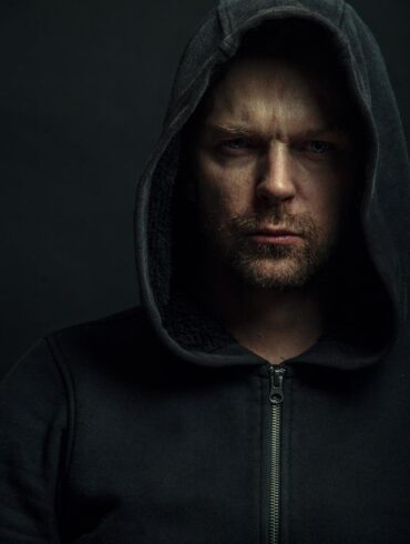 In the world of premium spirits, where taste and quality reign supreme, packaging is the unsung hero that transforms a bottle into an experience. A beautifully designed label or an exquisitely crafted bottle can elevate a spirit, telling its story and captivating the consumer before the first sip. This is where Stranger & Stranger, a globally renowned packaging design and branding agency, excels. Based in London with a presence worldwide, Stranger & Stranger has become the creative force behind some of the most iconic and memorable spirit packaging in the industry.