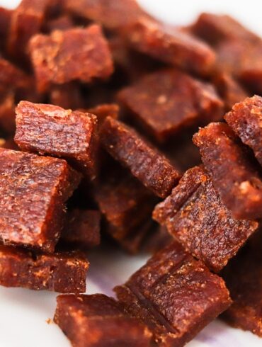 As pet owners, we all want the best for our furry friends, especially when it comes to their health and wellbeing. Just like humans, dogs need a well-balanced diet to thrive, with the right mix of nutrients, vitamins, and minerals. That’s where Thrive Dog Food comes in — a UK-based brand that focuses on providing high-quality, natural ingredients for your dog’s diet.