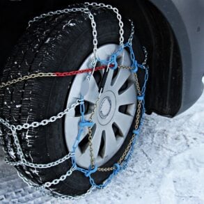 En matière d'entretien automobile, peu de composants sont aussi essentiels à la sécurité que les pneus. Ils sont le seul point de contact entre votre véhicule et la route, ce qui signifie que la qualité de vos pneus a un impact direct sur votre sécurité, votre tenue de route et votre consommation de carburant. Cependant, trouver les bons pneus à un prix raisonnable peut parfois être difficile. C'est là qu'intervient 123pneus.fr, en proposant une solution en ligne qui allie sécurité, qualité et prix abordable sur une seule plateforme pratique. En tant que détaillant français de pneus de premier plan, 123pneus.fr s'est imposé comme la destination incontournable pour tous ceux qui cherchent à améliorer leur expérience de conduite tout en économisant de l'argent. Avec une large sélection de pneus de haute qualité des plus grandes marques mondiales, la plateforme garantit que les clients peuvent acheter en toute confiance, sachant qu'ils obtiennent le meilleur en matière de sécurité et de performances. Dans cet article, nous explorons pourquoi 123pneus.fr devrait être votre premier choix lorsqu'il s'agit d'acheter des pneus et comment la marque offre une valeur inégalée aux conducteurs de toute la France.