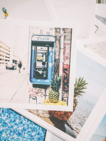 Przeglądanie pięknie wykończonych projektów drukowanych może przypominać przeglądanie magazynu o designie późną nocą. Tekstury papieru, nasycone kolory, przejrzysta typografia. WYDRUKUJEMY.TO czerpie z tej samej satysfakcji wizualnej, przekładając cyfrowe pomysły na materiały fizyczne bez tarcia, które zazwyczaj towarzyszy zamawianiu druku. Jako polska usługa druku online, marka pozycjonuje się jako praktyczny partner dla firm i twórców, którzy cenią sobie niezawodność bez poświęcania jakości.