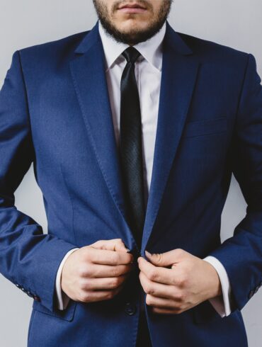 The demands of modern life have transformed what men expect from formalwear. Today's professionals need clothing that looks sharp in the boardroom, feels comfortable during long workdays, and performs just as well while traveling. xSuit has reimagined the traditional suit by combining innovative fabric technology with timeless tailoring, creating premium menswear that delivers exceptional comfort, wrinkle resistance, and versatility for every occasion.