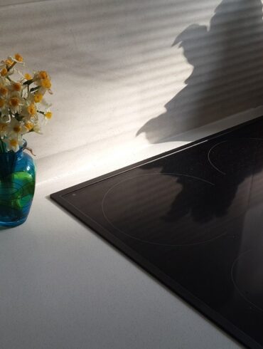 In the fast-paced world of modern living, convenience, efficiency, and sustainability are key components that shape our daily routines. Electrolux, a leading UK brand in home appliances, has mastered the art of seamlessly integrating these elements into our homes, from the kitchen to the laundry room. With a century-long legacy of innovation, Electrolux enhances modern living by designing appliances that make life easier, more sustainable, and better connected.